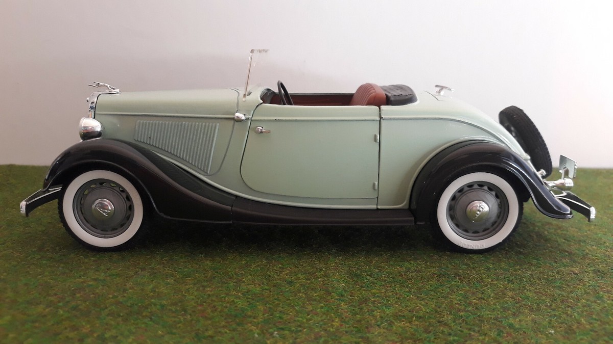Signature Models 1:18 - 1 - Voiture miniature - Delahaye 135M de 1947
