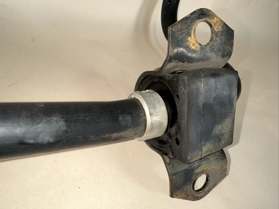 Barra estabilizadora de balanceo trasera fabricante original Mazda 3 Sport 2016 Foto 4 de 4