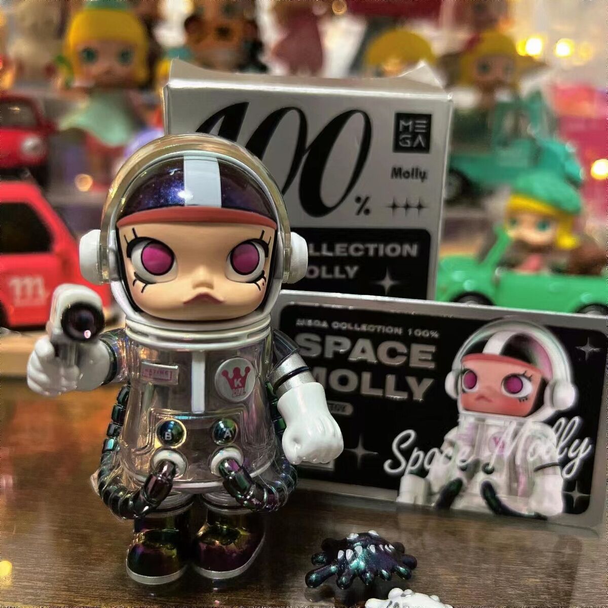 POP MART x KENNYSWORK Mega Collection 100% Space Molly 1 POP MART x KENNYSWORK Mega Collection 100% Space Molly 1