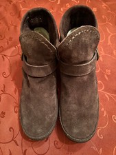 New-UGG Leather Suede Women s Moccasins Size 8-Brown-No Box