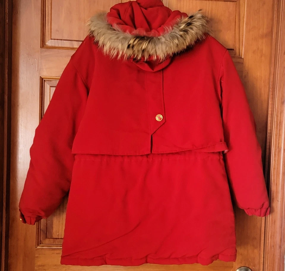 Abrigo rojo forrado de pato Fleet Street Fur Foto 2 de 4