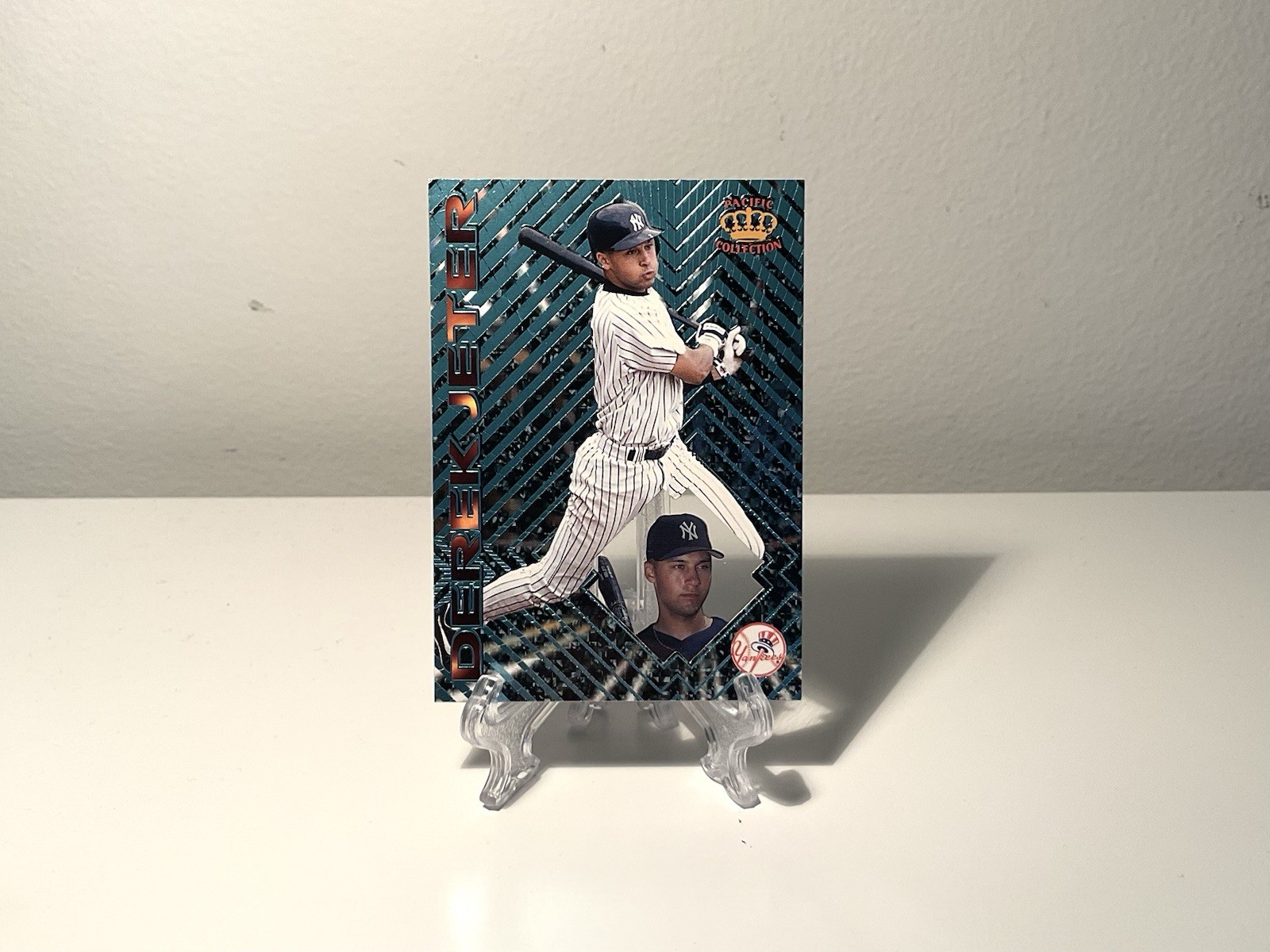 Derek Jeter - 1997 Pacific Crown Prism Invincible #51 Rare BLUE Insert / SSP 💎