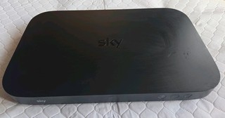 Sky Q Box ES340D8UK IE 1tb with Power Cable and Remote HDMI Cable