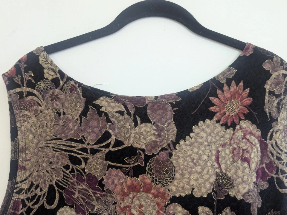 Top Dressbarn Mujer Floral Oscuro Talla 22/24 Hilo Metálico Cottagecore Whimsigoth Foto 3 de 4
