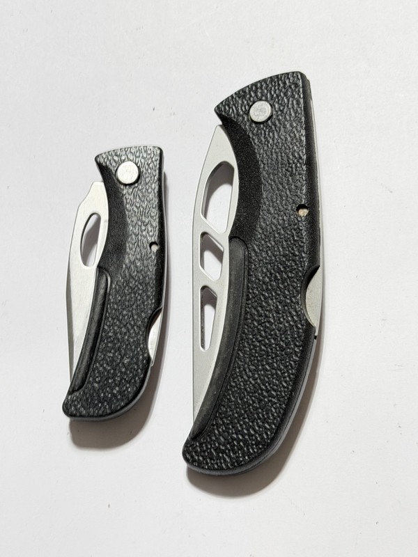 Lot of 2 Gerber USA EZ Out Pocket knives - Skeleton - 425