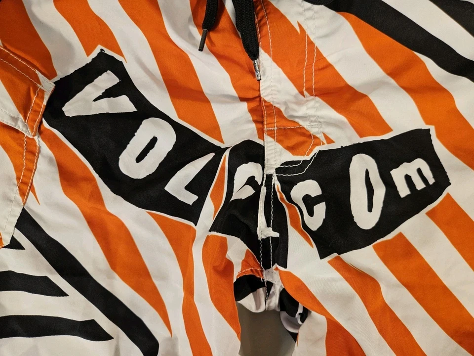 Volcom Mod Tech Boardshorts Mens Size 32 Orange Black Spellout Y2K Swim Surf - Image 3 of 4