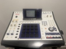 Akai MPC4000 Music Production Center - White