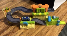 CHUGGINGTON DIE-CAST FIX & GO REPAIR SHED ACTION PLAYSET WITH BREWSTER! Works!