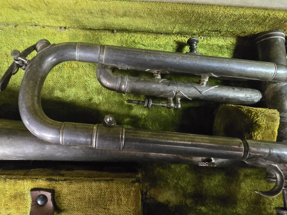 Trompeta Holton años 20 con estuche original para piezas o restauración Foto 4 de 4