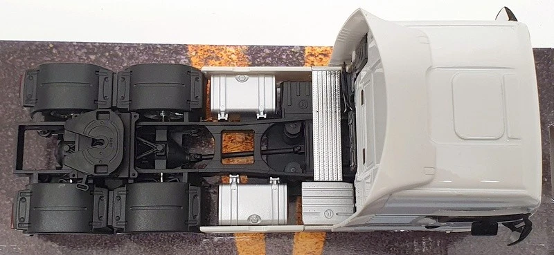 Welly 1/32 Scale Model Truck 32650L - Man TGX - White - Image 4 of 4