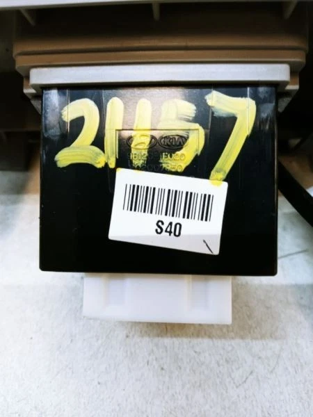 Adaptador de entrada HYUNDAI ACCENT AUX JACK 2006-2011 PANEL DE AJUSTE 12V OEM 96120-1E020 Foto 3 de 4