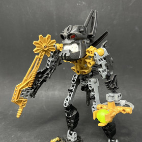 LEGO Bionicle Piraka Reidak 8900 Vezok 8902 w Light-Up Eyes Zamor Ball Lot of 2