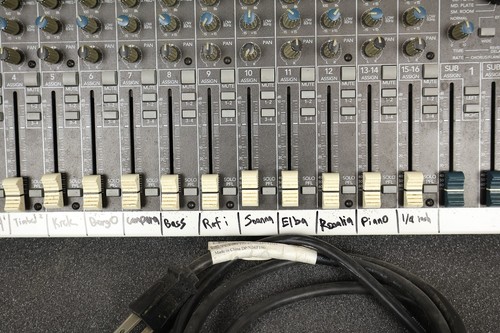 Mackie CFX 16 MIXER 16-Channel Live Sound Mixer Board w/ Case & Power Cord - Picture 11 of 20
