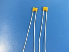 AVX SR151A331JAR Cantidad de 500 por lote AVX SR151A331JAR