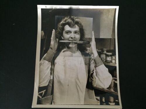 RARE VINTAGE MAD SCIENCE: Photo of Chemistry Lab Technician - Glarinol Demo - Picture 1 of 1