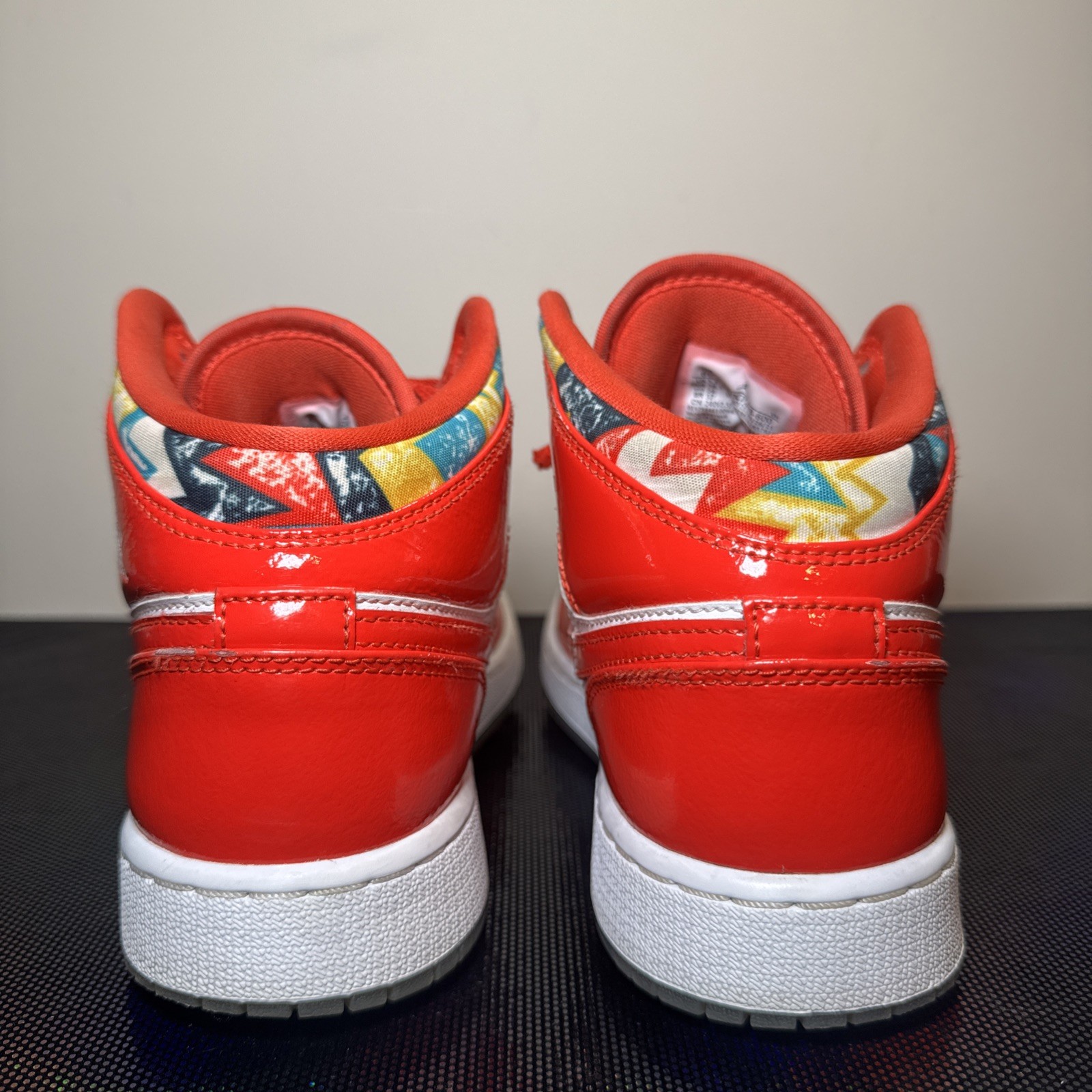 Air Jordan Retro 1 Mid SE 'Barcelona Red Size 6Y GS thumbnail 5