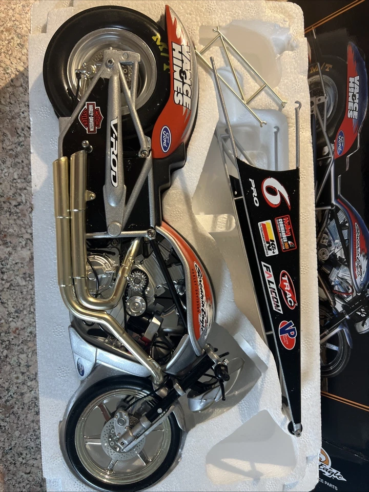 Harley Davidson Ltd Ed Screamin Eagle NHRA Vance & Hines Pro Stock Drag Bike 1:9 - Image 3 of 4