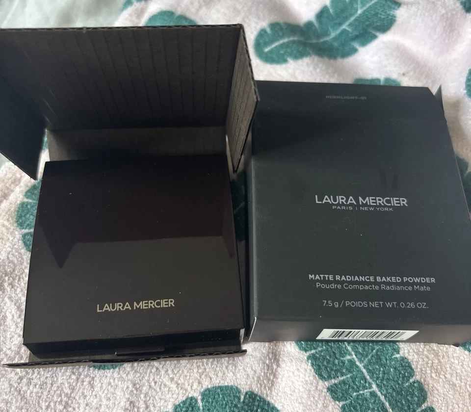 Laura Mercier Matte Radiance Baked Powder in Highlight 01 7.5g New in Box - Image 4 of 4
