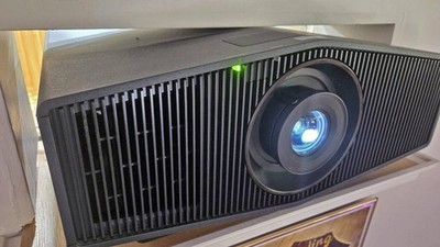 Sony VPL-XW5000es 2,000 Lumens 4K Laser Video Projector VPLXW5000ES Low 672hrs