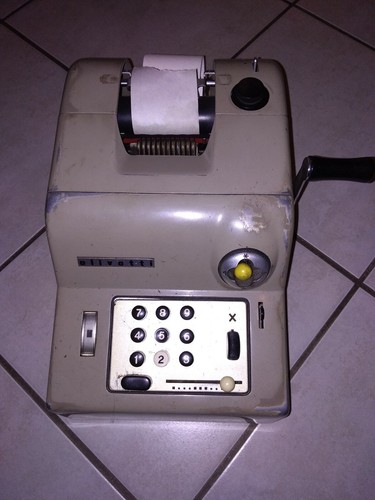 Machine à écrire avec sacoche - Olivetti lettra 32 - Label Emmaüs