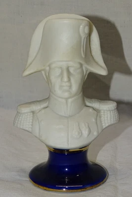 -PETIT BUSTE NAPOLEON BISCUIT BLANC ET PIED PORCELAINE BLEU DE FOUR VITRINE    D - Photo 1/4