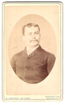 Fotografie R. Robert Willson, Walworth, 116 Walworth Road, Portrait Gentleman m 