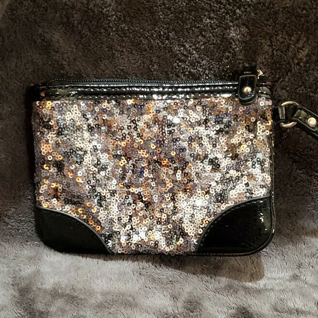 Cartera de muñeca Nine West con cuentas negra y plateada Foto 4 de 4