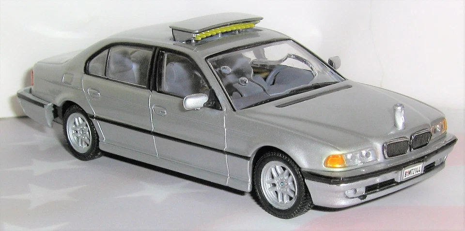 1/43 = HOLLYWOD / JAMES BOND / 007 / 1997 97 BMW 750 IL / Rubber Tire Sports Car - Image 3 of 4