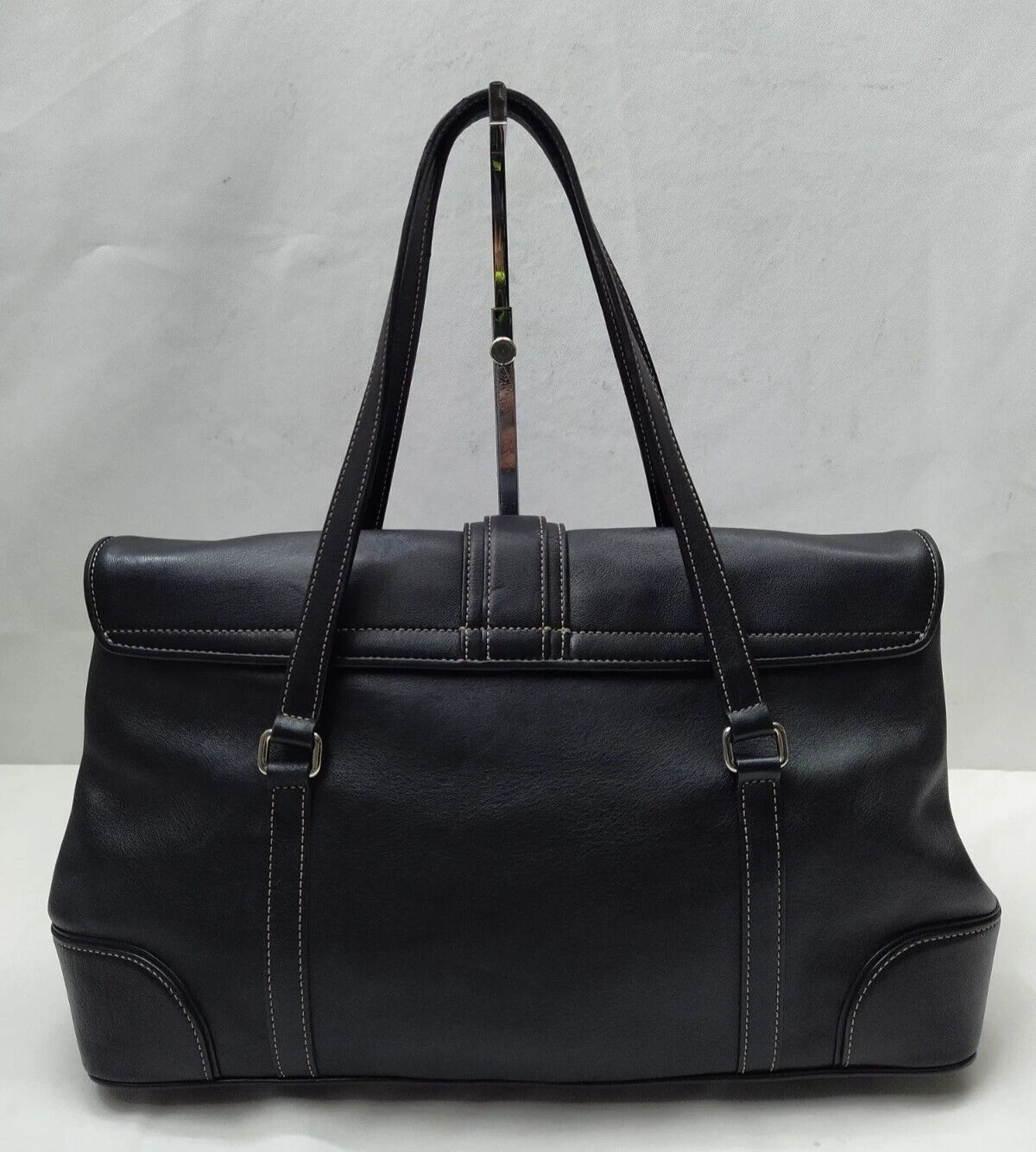 Borsa a tracolla Coach in pelle nera con fibbia e patta doppio manico