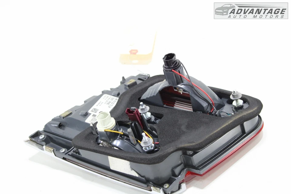 BMW 750LI F02 2013-2015 LUZ TRASERA IZQUIERDA INTERIOR FRENO OEM Foto 4 de 4