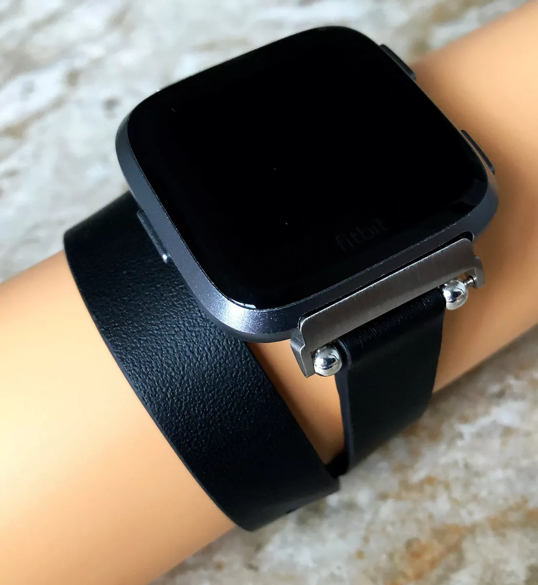 Noir Double Enveloppe Cuir Souple Bracelet pour Fitbit Versa 2