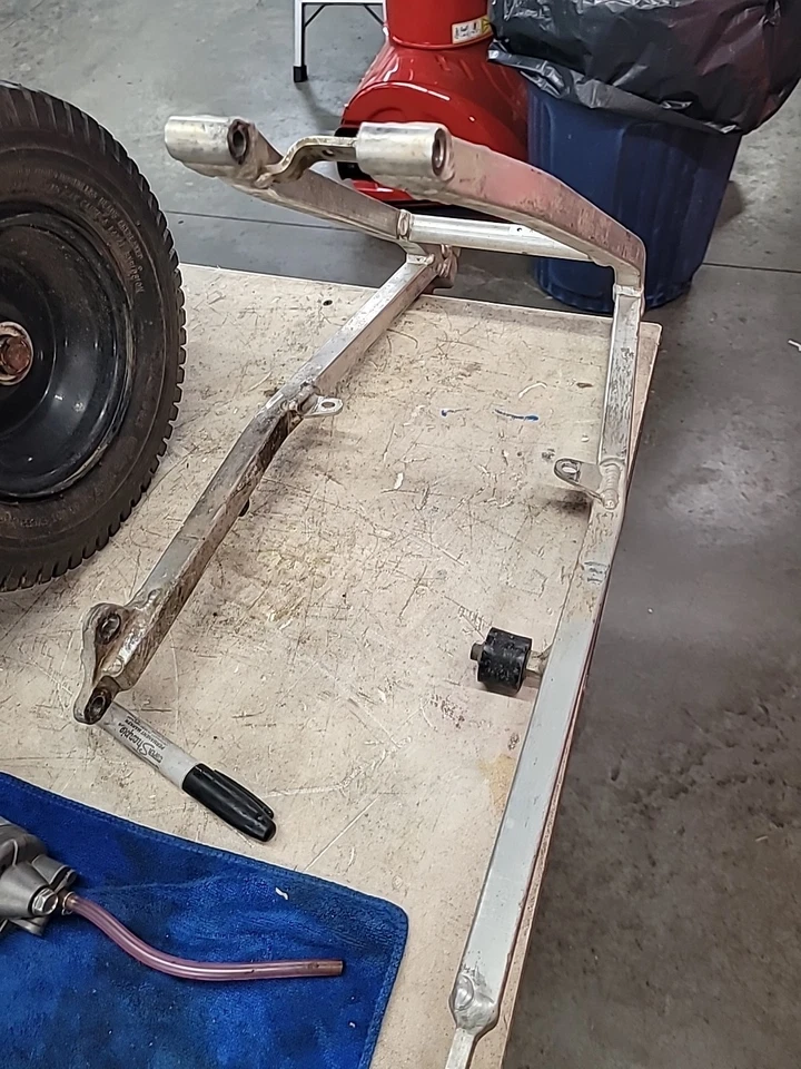 Subchasis trasero Yamaha YZ250F YZ450F 2003-2005 Foto 3 de 3