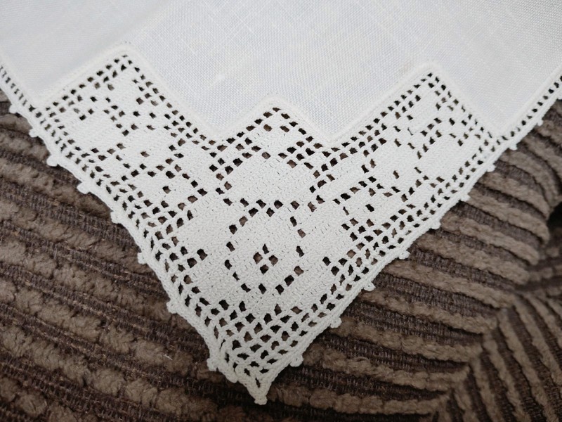 Vintage Linen Tablecloth And Napkin Set With Lace Inserts & 12 Napkins Ivory