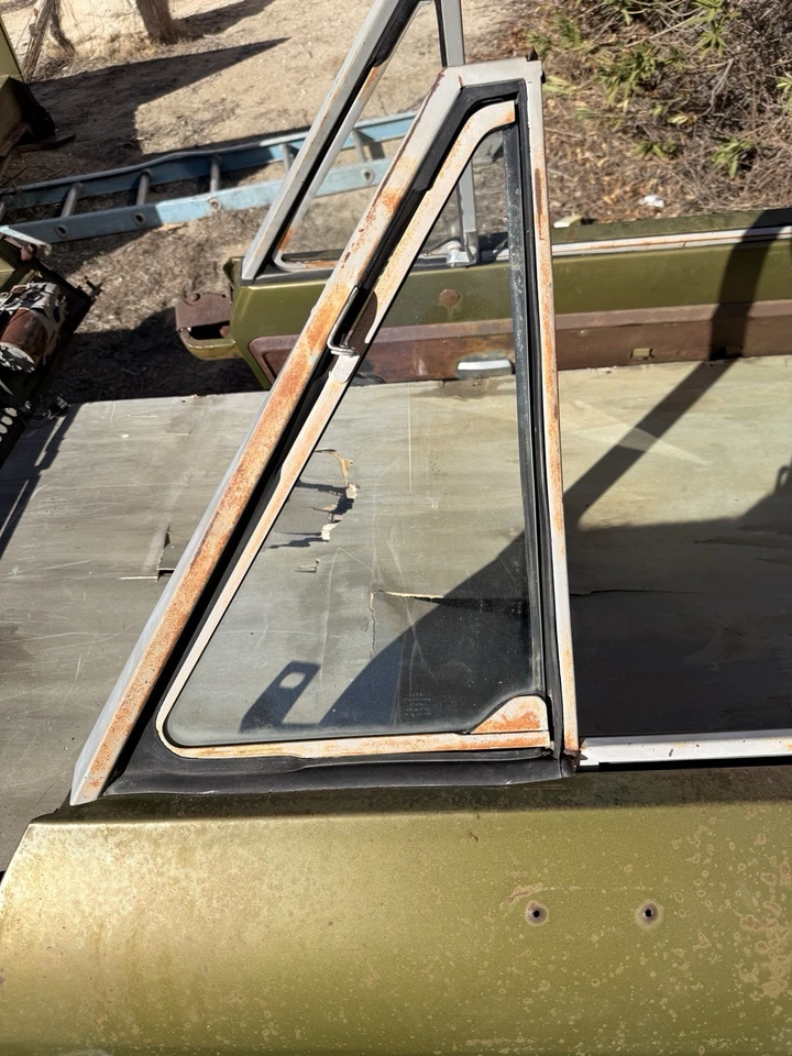 Puerta lateral del conductor International Scout II 1971-1980 (casi completa) Foto 3 de 4