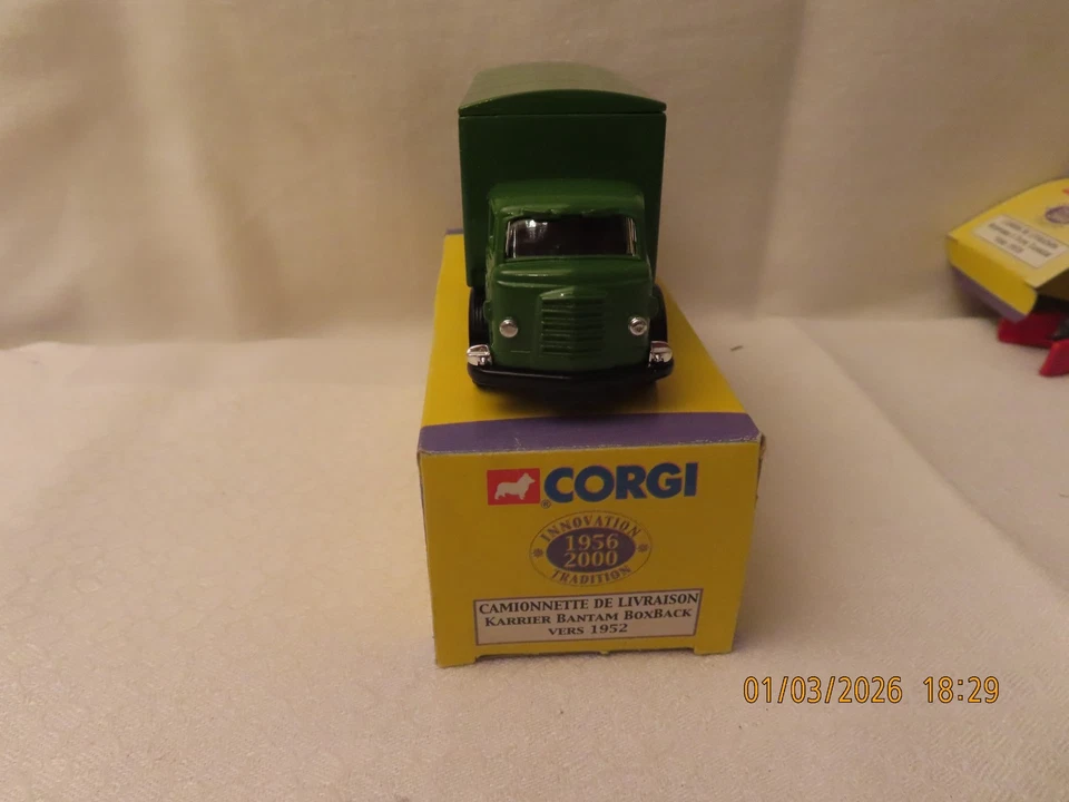 CORGI CAMIONNETTE KARRIER BANTAM BOXBACK 1952 - CASTROL - Photo 2/2