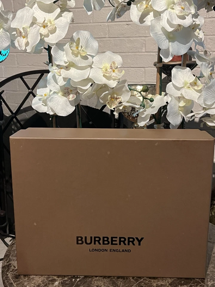 Burberry London Check and Leather Satchel Used In Great Condition Pre-Owned - Image 4 of 4