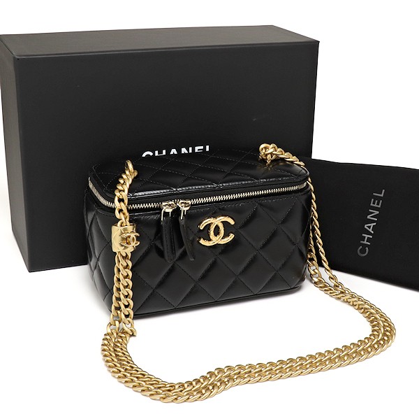 Chanel Matelasse W Chain Clutch Vanity Case AP3044 Lambskin 940753