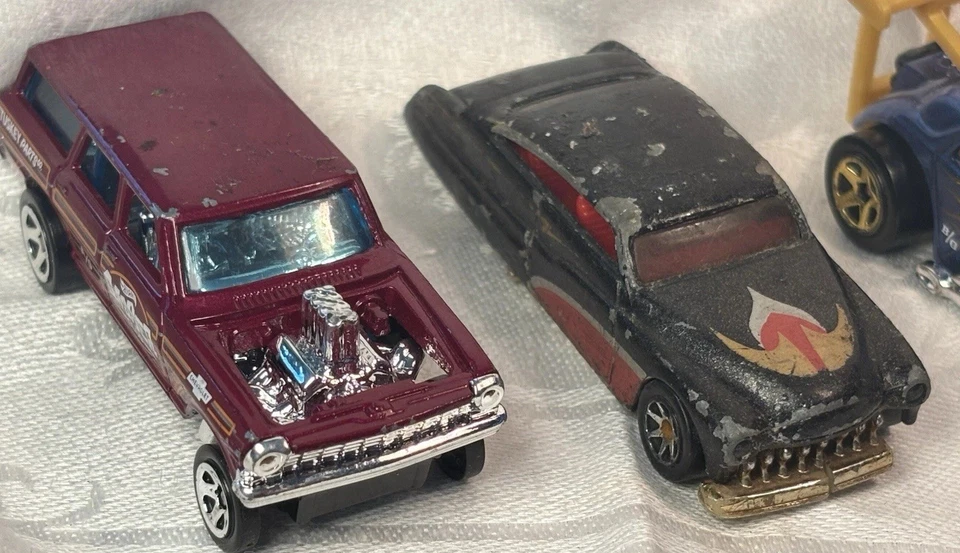 Vintage LOT of 5 Hot Wheels Diecast Cars -80’s-90’s &’18 Mach 1, 32 Ford Ect. - Image 2 of 4