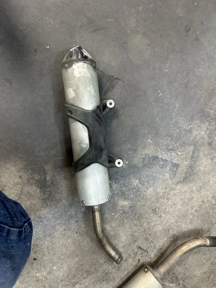 Silenciador de stock Ktm 250 Xc 2018 con tapa antichispas Enduro Engineering Foto 2 de 3