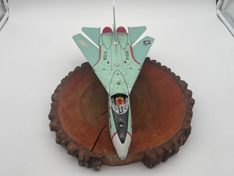 De colección Nomura Fuerza Aérea de los Estados Unidos F-111A USAF Litografía de Estaño a Batería Jet-2561.24 Foto 2 de 4