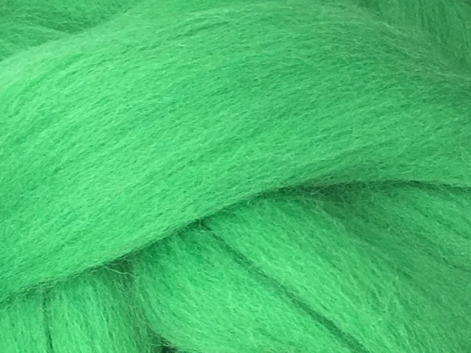 Green Wool Roving, Green felting wool, Green spinning wool, Green Roving, Rove - Image 3 of 4