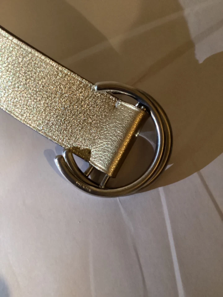 Auténtico cinturón metálico dorado PRADA para mujer talla 36” (pequeño) largo Foto 2 de 4