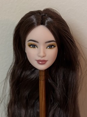 2026 Barbie Basics Model 06 Neutrals Series Barbie JJX25 DOLL HEAD