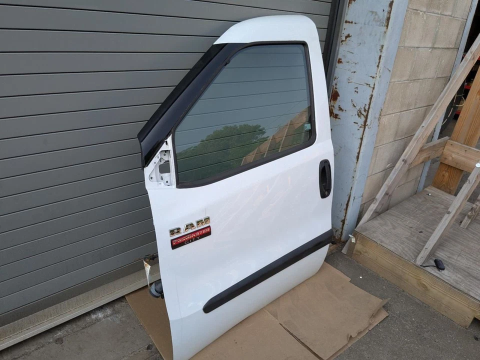 (LOCAL PICKUP ONLY) Driver Left Front Door Thru 09/29/17 Fits 15-18 PROMASTER CI Foto 2 de 4
