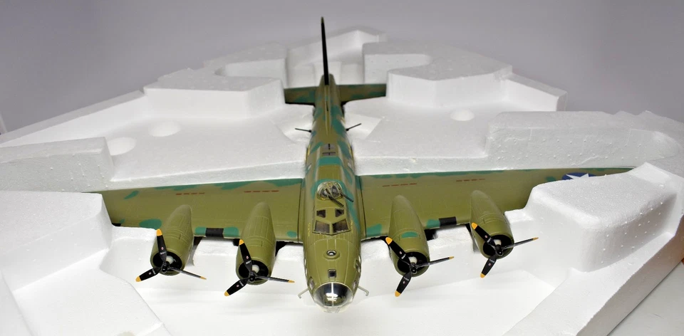 ARMOUR FRANKLN MNT 1:48 DC B-17F FLYING FORTRESS "MEMPHIS BELLE" B11B634 W/SHIPR - Image 2 of 4