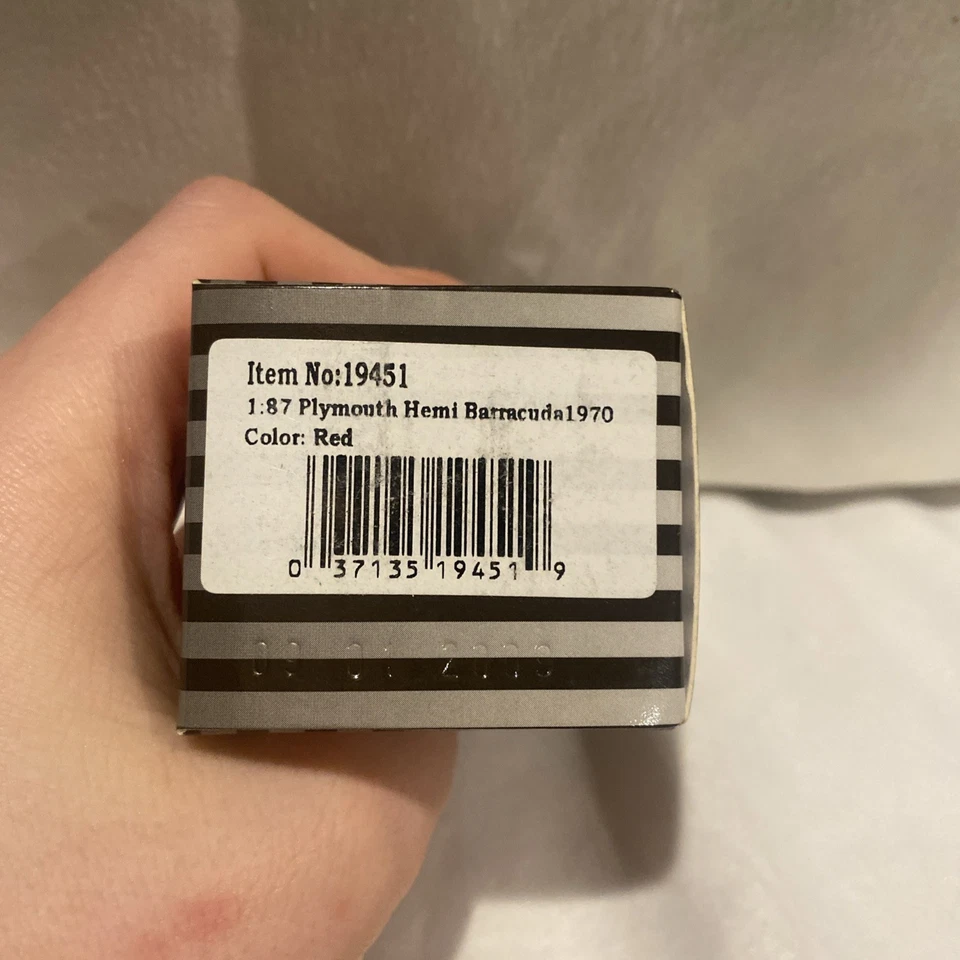 Model Power 19451 HO Scale Red Plymouth Hemi Barracuda 1970 - Image 2 of 3