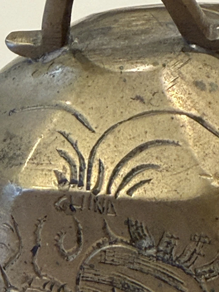 Antigua campana hexagonal china de latón con diseño de bambú, marca CHINA Foto 3 de 4