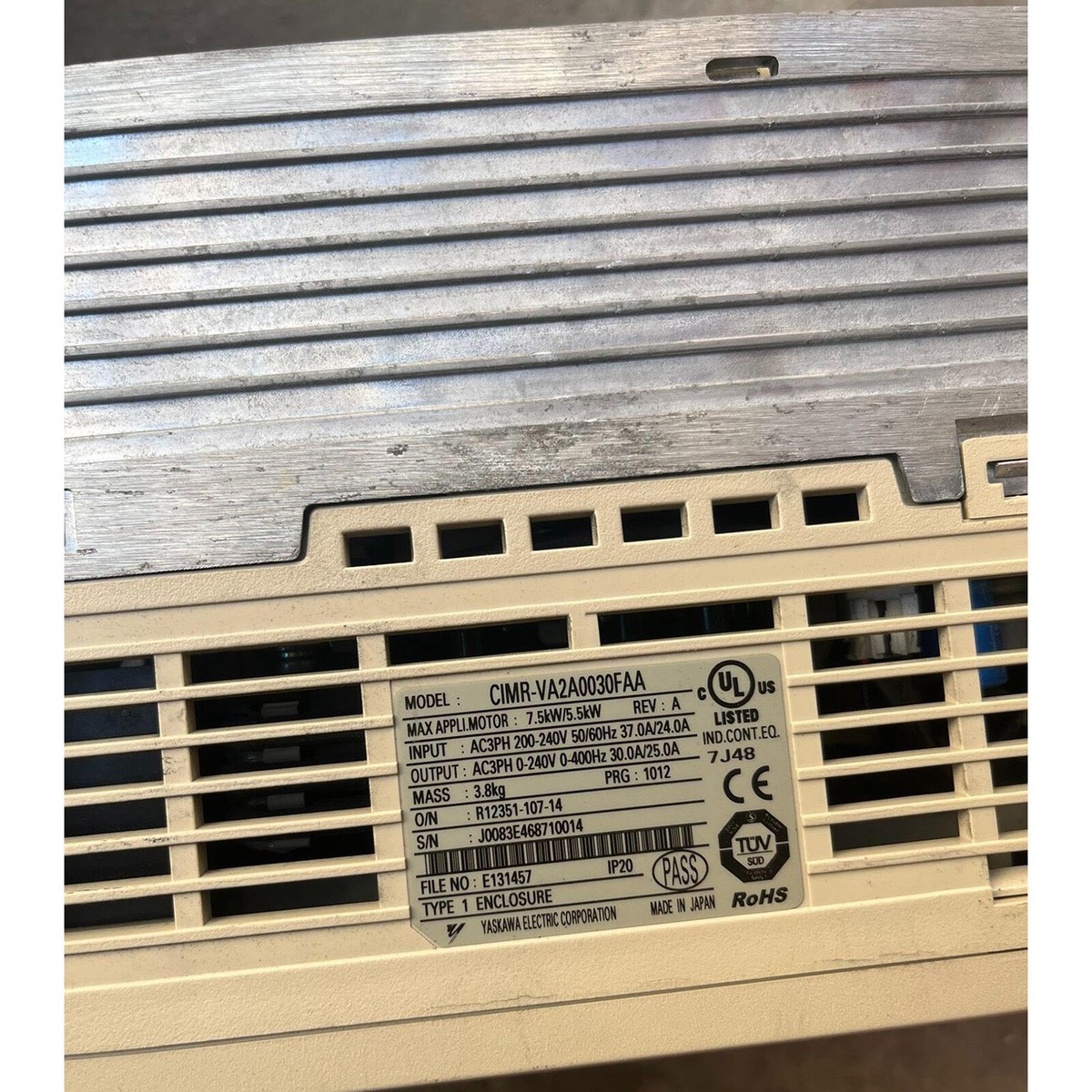 1pcs Used Yaskawa Inverter 5.5KW / 7.5KW 220V CIMR-VA2A0030FAA