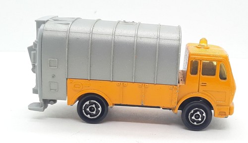 Majorette - Mercedes Refuse / Garbage Truck - #218 - 1:100 Scale - - Picture 5 of 7