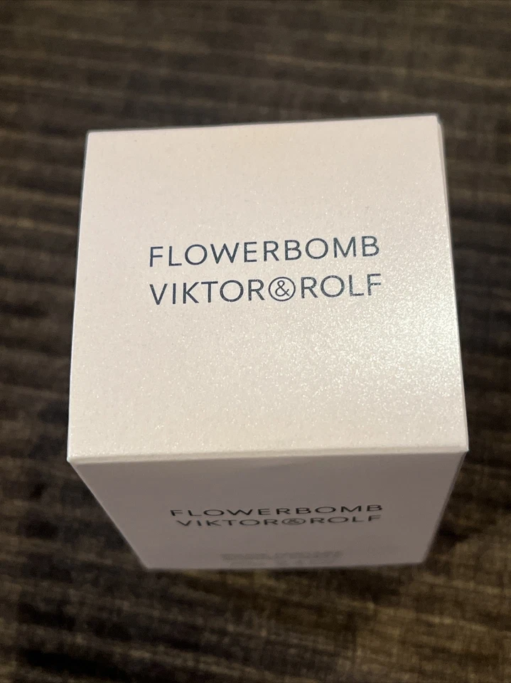 NUEVO EN CAJA VELA PERFUMADA BOUGIE VIKTOR & ROLF FLOWERBOMB 2,4 OZ 70 g Foto 4 de 4